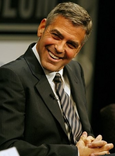 George Clooney, fotografiado abrazando a una modelo italiana