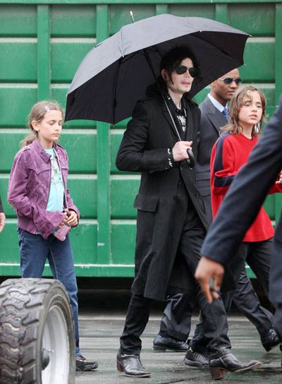 La madre de Michael Jackson acuerda la custodia de sus nietos