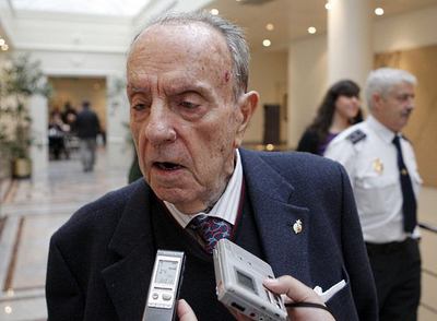 Manuel Fraga, a su llegada a la sede de la Cámara Alta.