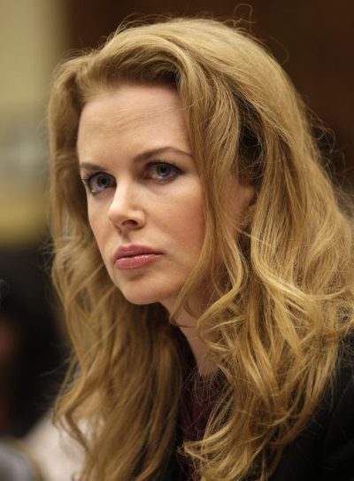 La actriz, embajadora de buena voluntad del Fondo de Desarrollo de las Naciones Unidas para la Mujer, asiste ante el Comité de Asuntos Exteriores para Organizaciones Internacionales Derechos Humanos y Supervisión.