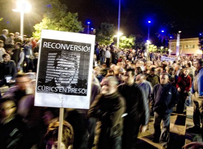 Santa Coloma se echa a la calle para protestar contra la corrupción