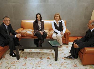 La secretaria de Política Internacional del PSOE, Elena Valenciano, reunida con el embajador de Marruecos en España Omar Azziman, la presidenta de la Comisión de Exteriores del Parlamento marroquí Mbarka Bouaida y el secretario general del Partido Autenticidad y Modernidad.