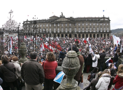 FOTOGALERIA: Concentración de manifestantes en la Praza do Obradoiro