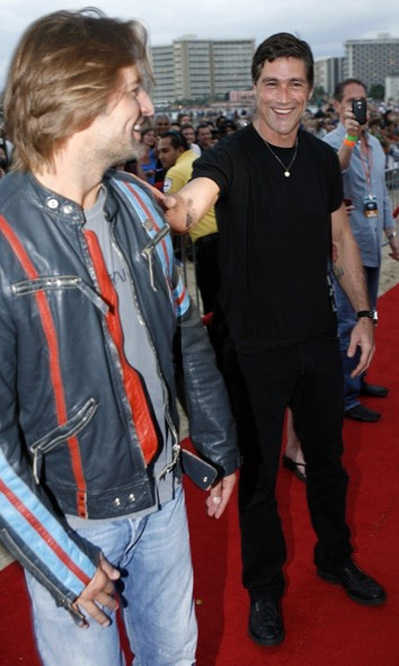 Matthew Fox y Josh Holloway en el preestreno del primer capítulo de la última temporada de 'Perdidos', en Hawai, el 30 de enero de 2010