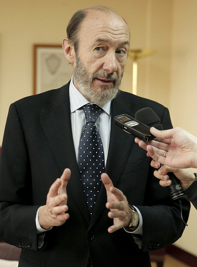 Rubalcaba: "ETA tenía 300 kilos explosivos preparados para un atentado inminente"