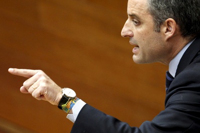 El presidente de la Generalitat, Francisco Camps, durante la sesión de control en las Cortes valencianas