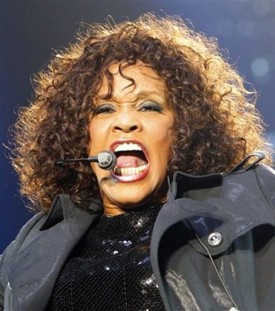 Whitney Houston, durante un concierto en Japón el 11 de febrero.