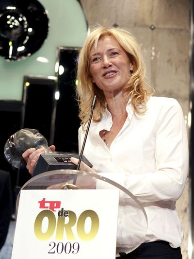 La actriz Ana Duato recoge el TP de Oro a la mejor Actriz, durante la gala de entrega de los premios TP de Oro 2009, celebrada el 2 de marzo de 2010