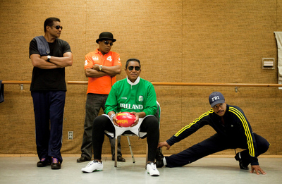 Escena del  reality   Los Jack5on  en la que aparecen los componente de The Jackson Five.