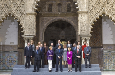 Foto de familia del Consejo de Ministros, hoy en Sevilla.