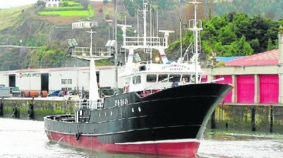 El 'Ortube' es una embarcación auxiliar. Esta tarde se dirigía al puerto de Seychelles cuando fue atacado por piratas