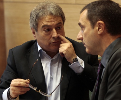 El presidente de la Diputación de Valencia, Alfonso Rus, a la izquierda, esta mañan en el pleno de la corporación provincial.