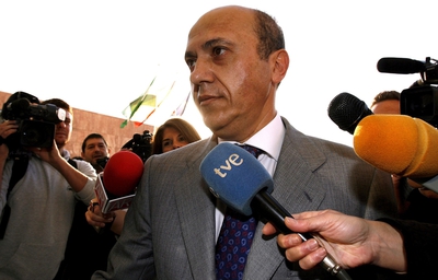 El presidente del Sevilla, José María del Nido, hoy antes de entrar al juicio.