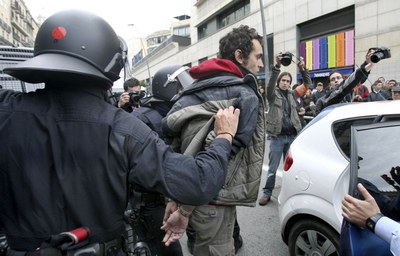 Los Mossos d'Esquadra disuelven la manifestación 'okupa' en contra del encarcelamiento de Alfonso Hermoso