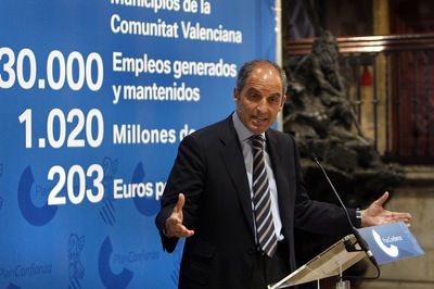 Francisco Camps, durante su intervención esta mañana en el acto sobre el Plan Confianza en el Palau de la Generalitat.