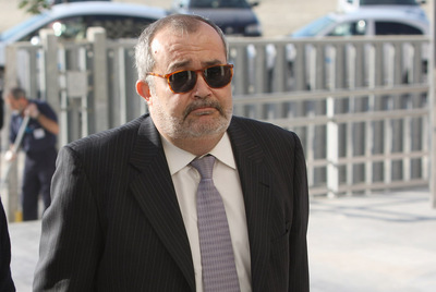 Pedro Tirado, ex alcalde de Manilva, entrando a los juzgados de Málaga.