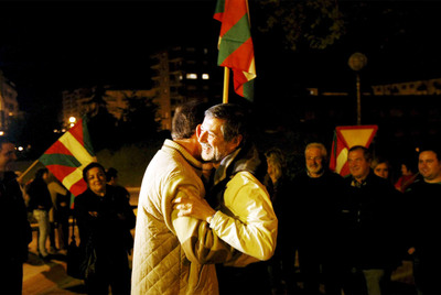 Díez Usabiaga, a la derecha, a su llegada a Lasarte (Guipúzcoa).