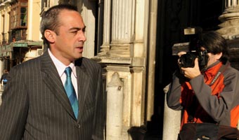 El juez Urquía se dirige a la sede del TSJA.