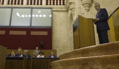 El presidente de la Junta de Andalucía, José Antonio Griñán, durante su intervención en el Parlamento.