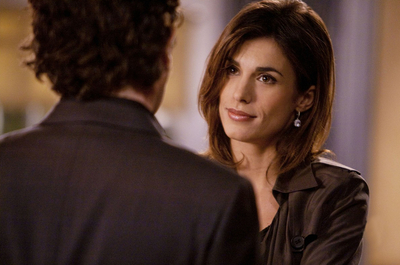 Elisabetta Canalis en un fotograma de la serie  Leverage , protagonizada por Timothy Hutton