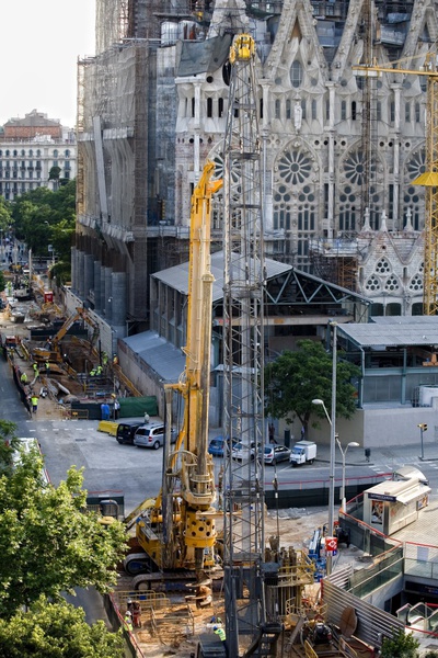 Obras del AVE junto a la Sagrada Familia