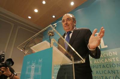 El presidente de la Diputación de Alicante, José Joaquín Ripoll, en la rueda de prensa que ha dado hoy sobre la operación policial que le mantuvo detenido ayer durante 12 horas.