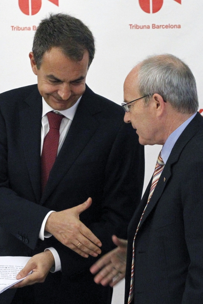 Zapatero saluda a Montilla en su primera visita a Cataluña tras la sentencia del Estatut