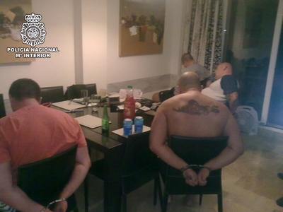 Imagen cedida por la policía de los cuatro detenidos por la tortura y secuestro de un hombre en Manilva.