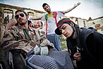 Los creadores de la serie de éxito  Malviviendo .