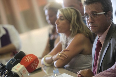 El alcalde de la Línea durante la rueda de prensa en la que ha anunciado la aplicación de una  tasa de descomgestión .