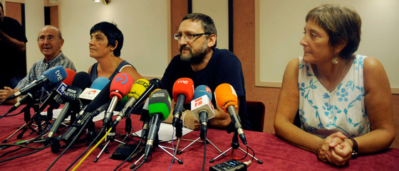 De izquierda a derecha, los representantes de la  Izquierda Abertzale  Tasio Erkizia, Agurne Barruso, Txelu Moreno, y Marine Pueyo.