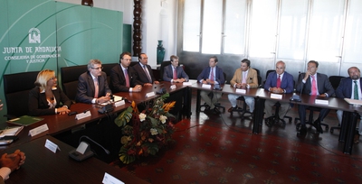 Integrantes de la Mesa del Torno de Andalucía, durante la reunión de esta mañana en Sevilla.
