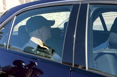 El actor Bruce Willis llega al puerto de Moraira, donde se ruedan algunas escenas de la película  The Cold Light of Day .