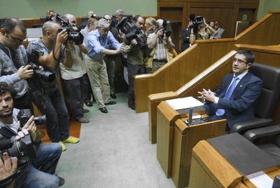 El  lehendakari , Patxi López, al inicio del debate celebrado esta mañana en el Parlamento vasco.