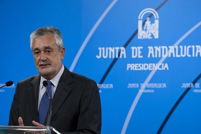 El presidente de la Junta, José Antonio Griñán, durante su declaración institucional para reprochar las afirmaciones del dirigente de ERC.