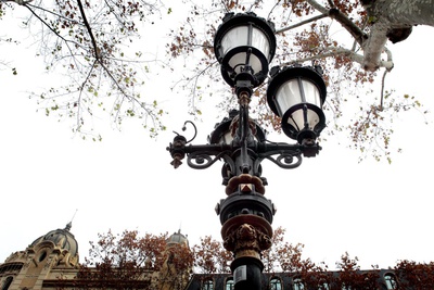 La fuente de Canaletas, en la Rambla, despúés del destrozo causado por seguidores del Barça