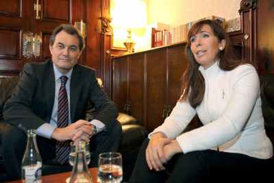 Artur Mas y Alicia Sánchez-Camacho antes del inicio de la reunión en el Parlament.