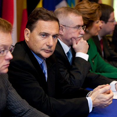 El ministro francés de Industria y Energía, Eric Besson, asiste a una reunión de ministros de Energía de la Unión Europea en Bruselas.