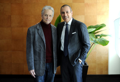 Michael Douglas y el presentador televisivo de la NBC Matt Lauer, tras la entrevista grabada el 10 de enero.