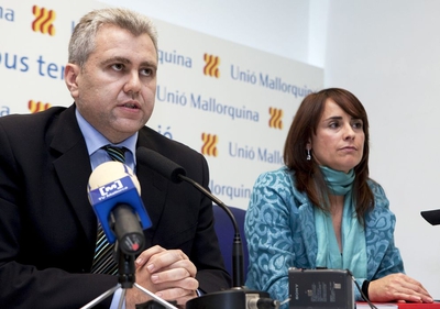 Catalina Julve junto a Josep Mellia en un acto de la  nueva  UM en marzo de 2010.