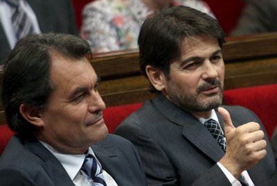 Artur Mas y Oriol Pujol en una sesión en el Parlamento de Cataluña en junio de 2010.