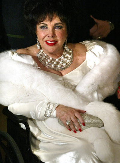 Elizabeth Taylor, hospitalizada por problemas cardíacos