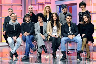 El equipo de profesores y Pilar Rubio, la presentadora del programa de Telecinco,  Operación Triunfo .