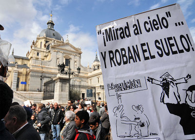Manifestación de vecinos contra el plan del arzobispado de construir un  mini-Vaticano  en Las Vistillas.