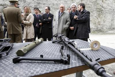 La ministra de Defensa, Carme Chacón, ha anunciado que la operación Atalanta de la UE redoblará esfuerzos para proteger a los pesqueros de los ataques de los piratas somalíes.