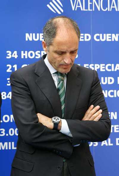 Francisco Camps, ayer, durante la inauguración de un ambulatorio en Valencia.