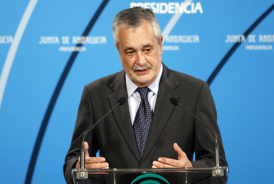 El presidente de la Junta, José Antonio Griñán, en su comparecencia tras conocer que el Tribunal Constitucional anula el traspaso de las competencias del Guadalquivir.