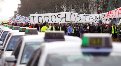 Manifestación de taxistas para pedir la jornada de 16 horas laborales 