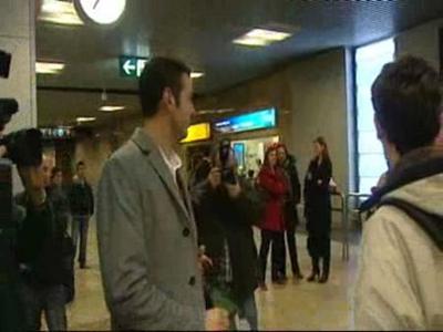 Los aviones para evacuar a los españoles esperan la orden para volar a Tokio