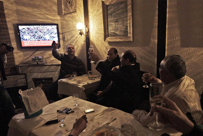 FOTOGALERIA: Brindis contra Gadafi